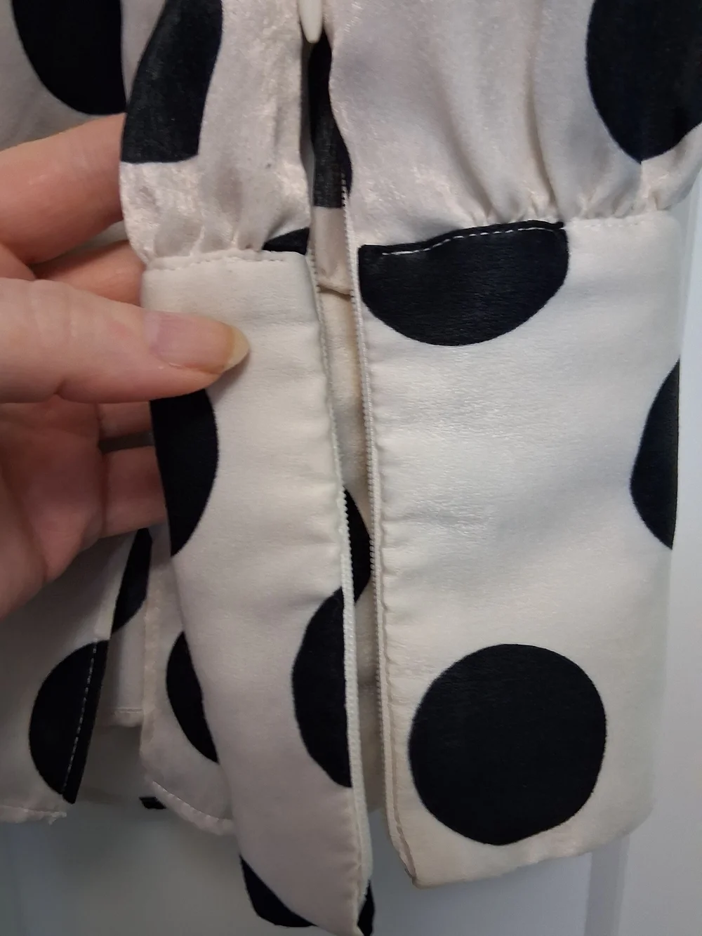 XL Zara Black and White Polka Dot Tie-Neck Blouse With Pearl Cuffs - Picture 9 of 12